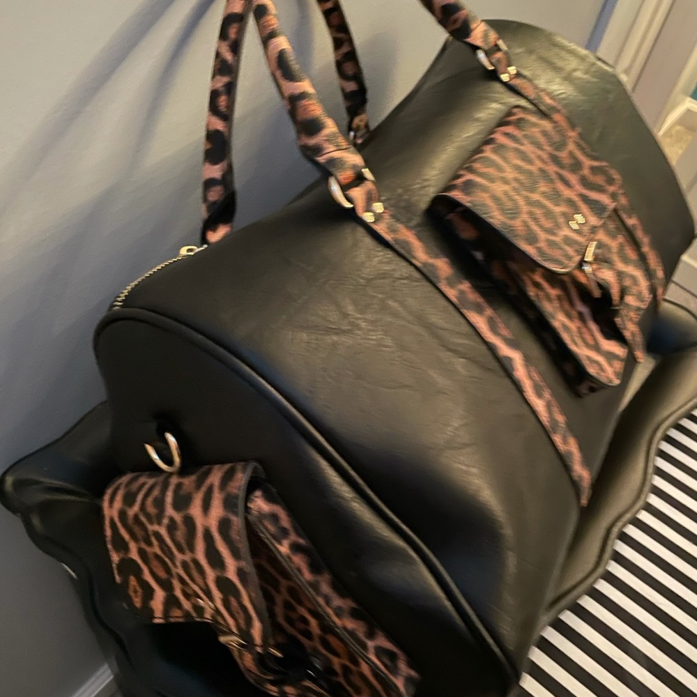 Leopard Duffle Bag - Picture 7 of 11